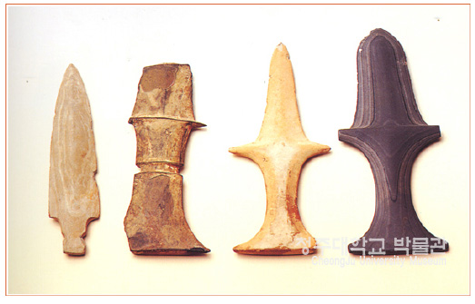 돌창·간돌검(磨製石槍·石劍) Polished Stone Spear and Daggers 이미지