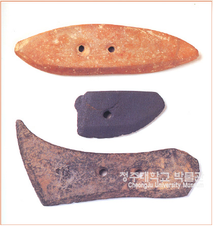 반달돌칼·별난돌칼(半月形石刀·異形石刀) Polished Stone Knifes 이미지
