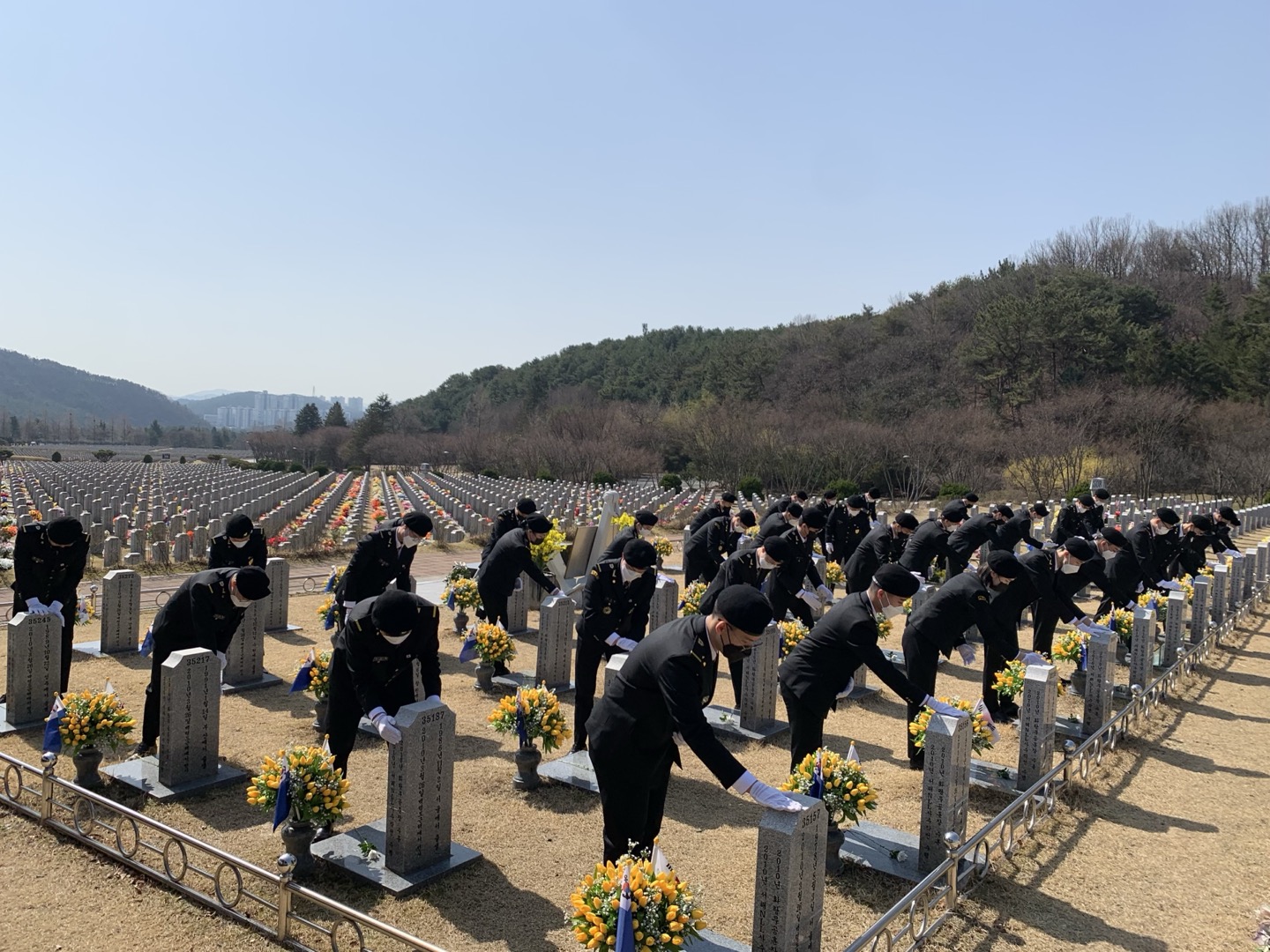 1학년(12기) 대전현충원 및 46용사 묘역 참배 이미지