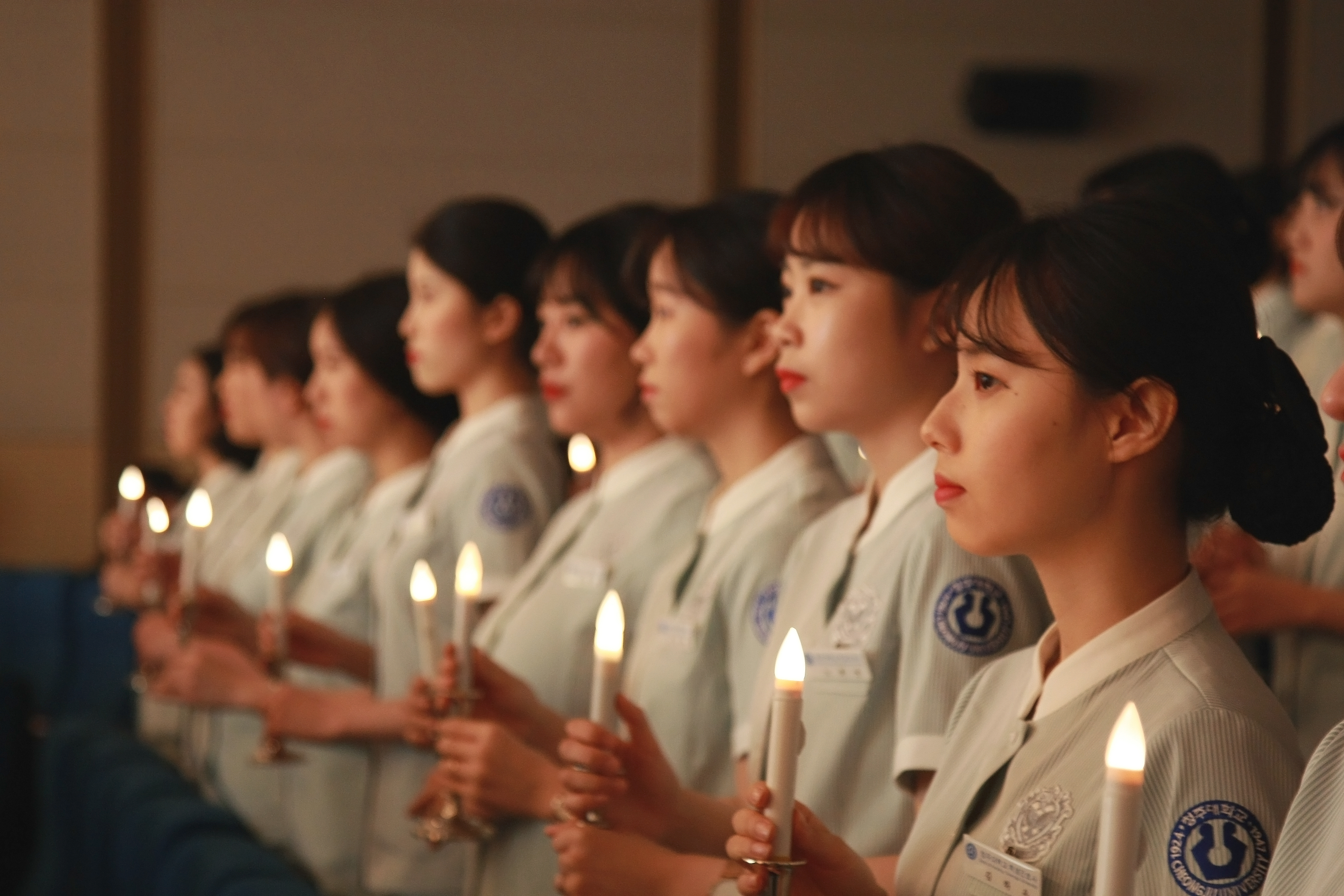 청주대학교 간호학과 졸업예정자 93명이 한국보건의료인 국가시험원이 실시한 제61회 간호사 국가시험에 응시해 전원 합격했다. 사진은 나이팅게일 선서를 하는 청주대학교 간호학과 학생들 모습.