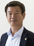 예술대학원장 윤갑용 사진